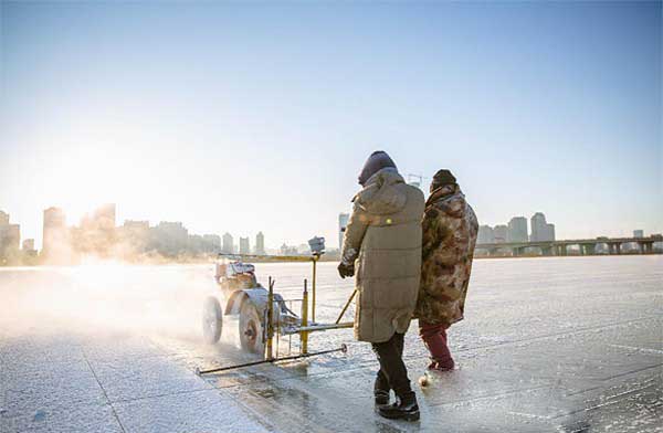 鋸(ju)冰車采冰工具(jù)