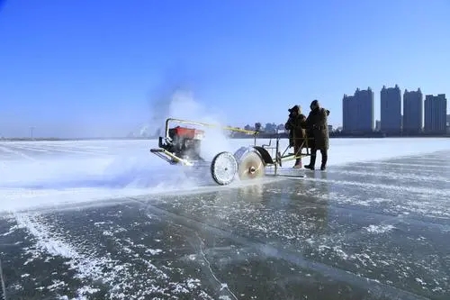 哈(hā)爾濱冬季采冰(bīng) 采冰工具