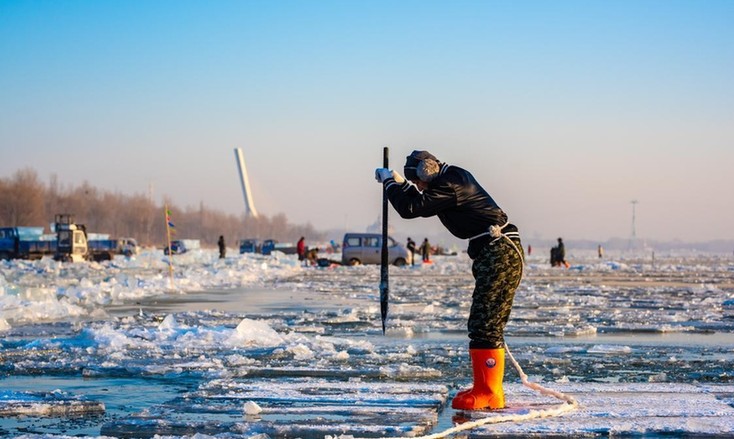 冰蹿(cuan) 鑿冰工具(ju)